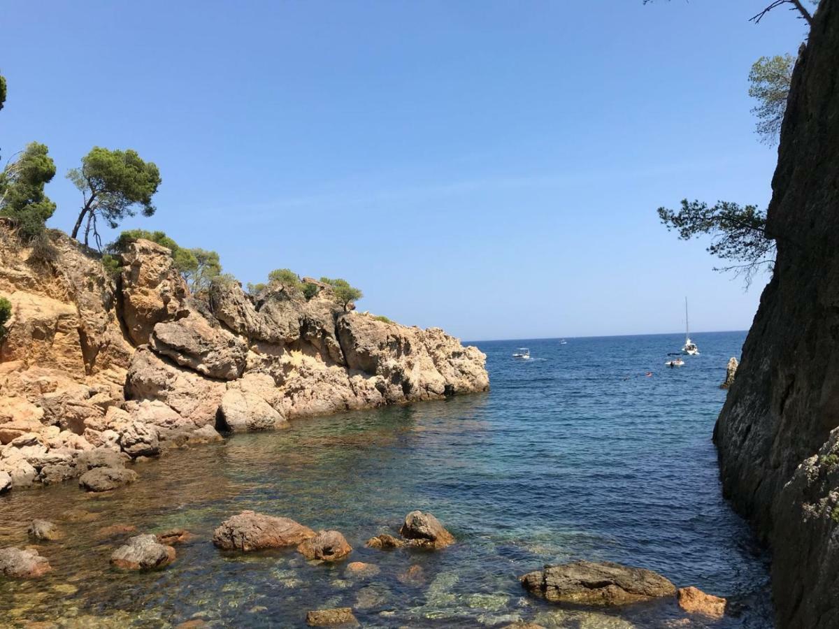 カレリャ・デ・パラフルジェリCalella Golfet Sobremarアパートメント エクステリア 写真