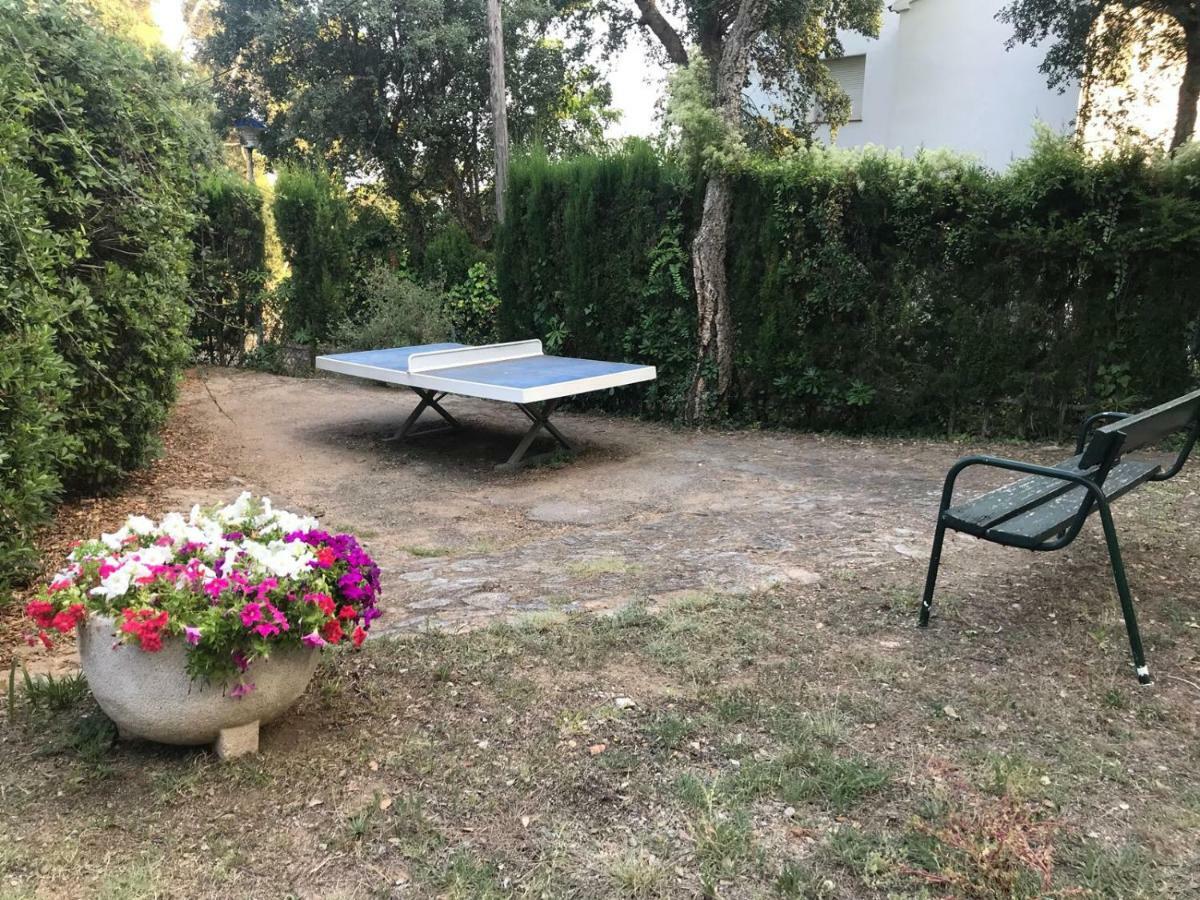カレリャ・デ・パラフルジェリCalella Golfet Sobremarアパートメント エクステリア 写真